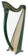 Aziliz, posebna smaragdno zelena barva, rončna pozlatitev posameznih delov harfe, pozlatitev kljukic, poslikava resonančne deske z vzorcem detelje